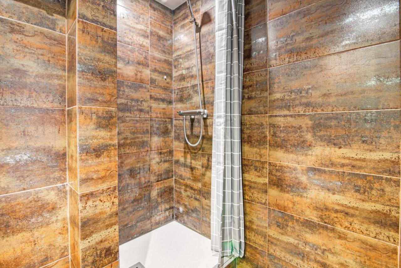 Cozy Penthouse, 20 Min To Downtown, Alcala Norte Madrid Esterno foto